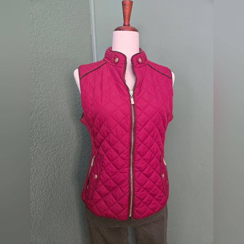 Active USA Medium Deep Wine Quilted Vest with Gold Accents